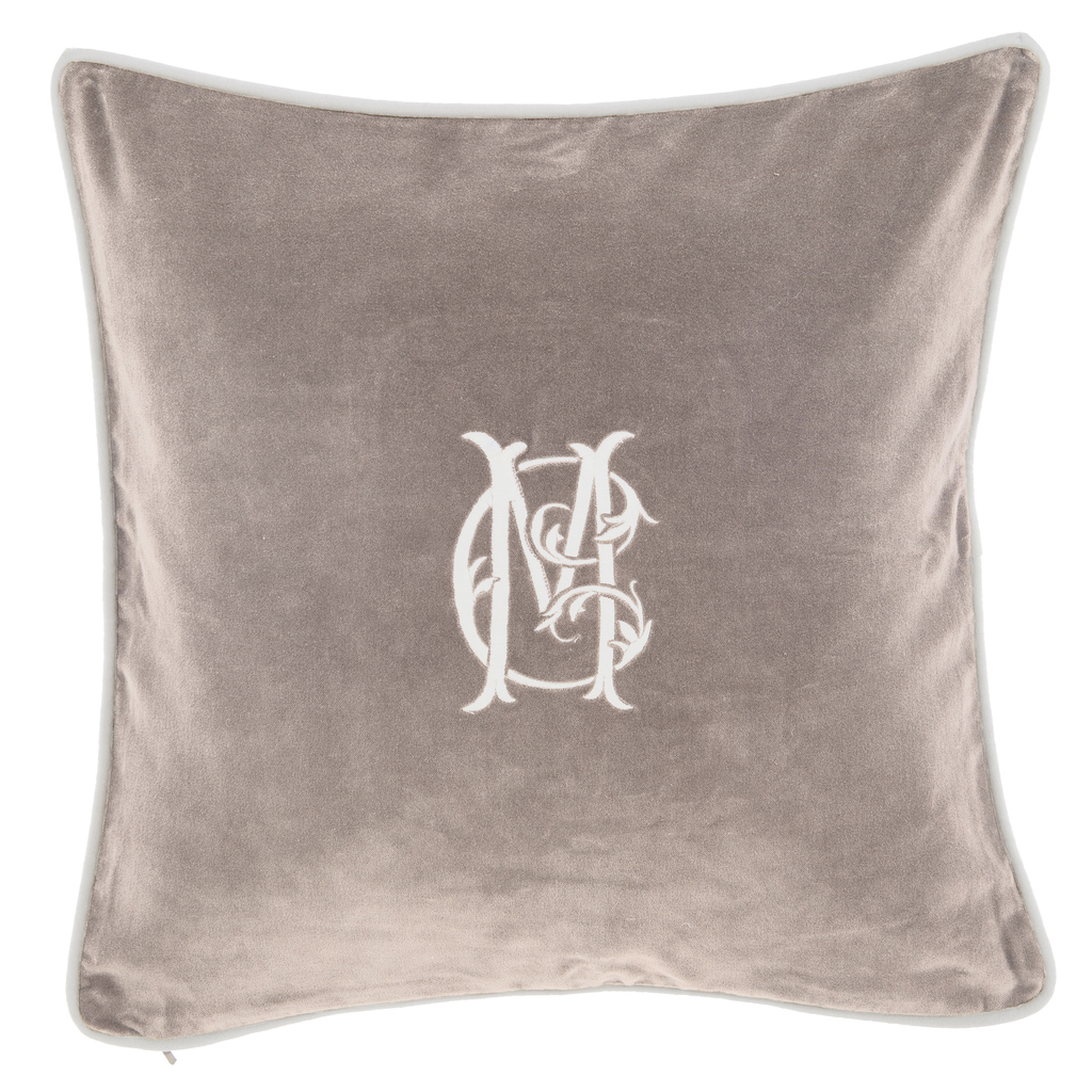 COUSSIN  EN VELOURS AVEC BROCHERIE A35738