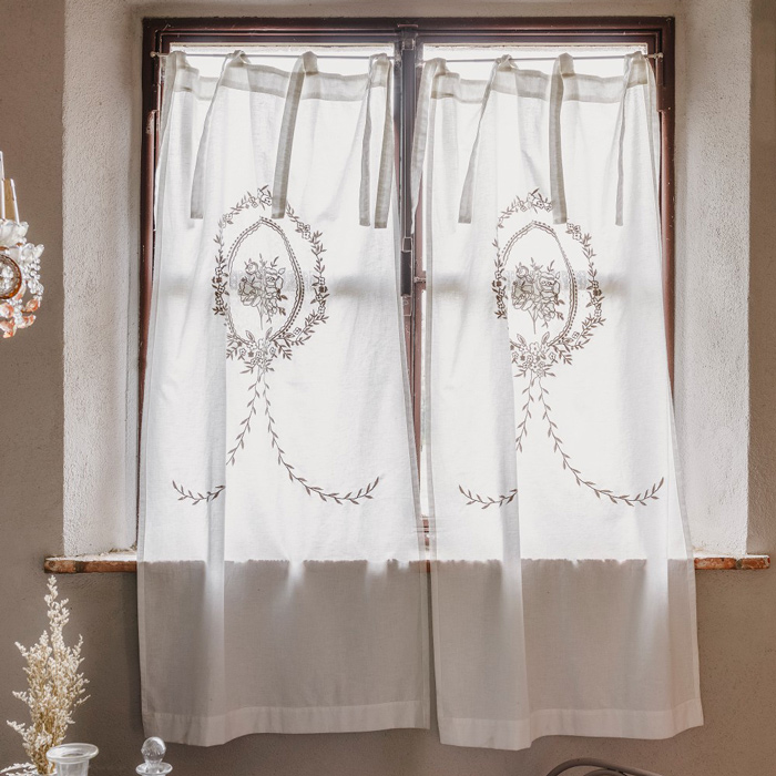 Short curtains