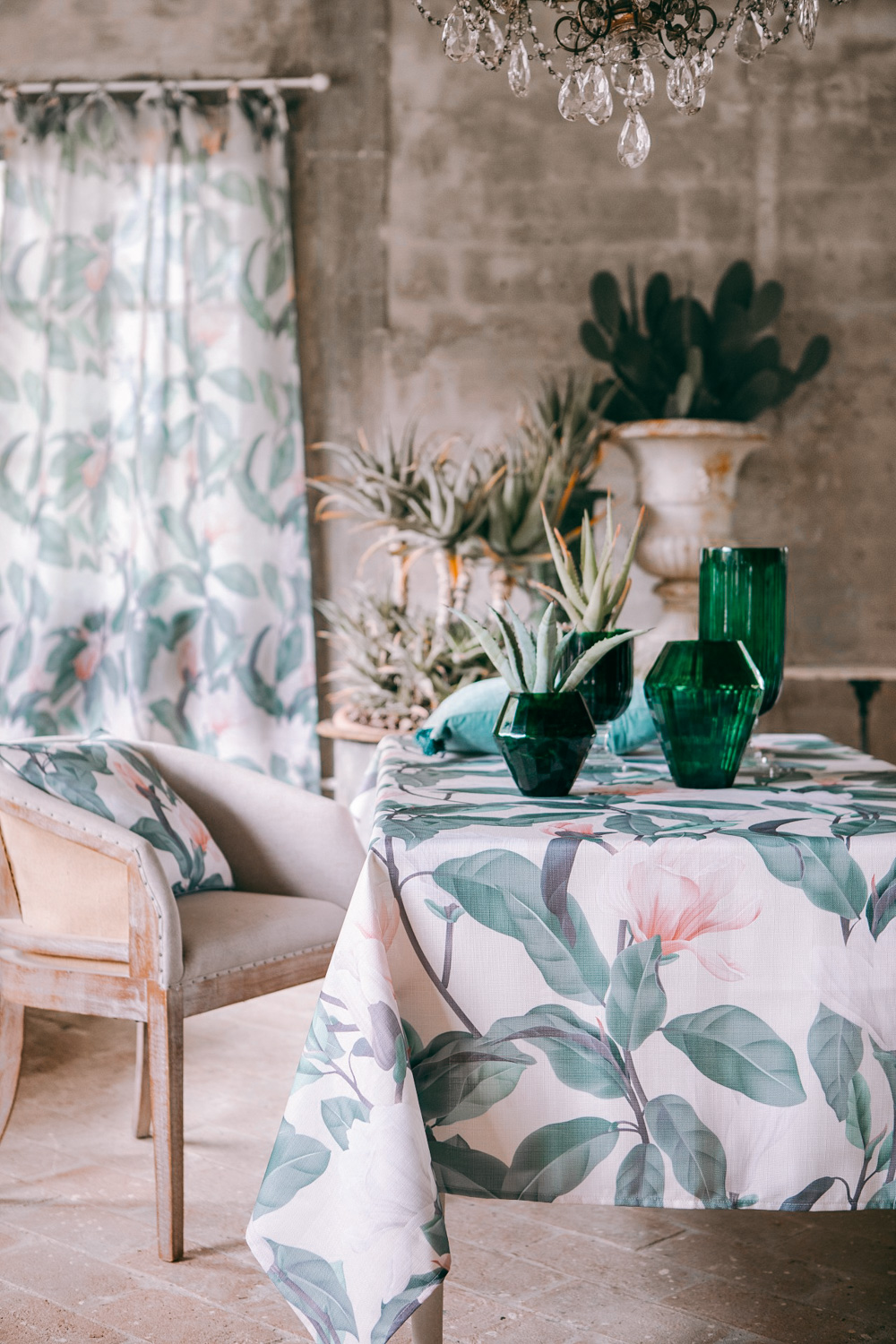 TROPICAL STYLE